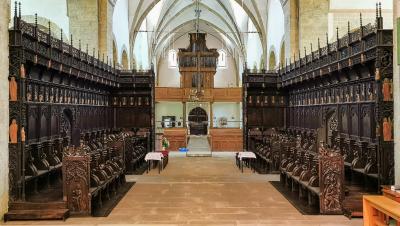 Blickk vm Chorgestühl Richtung Orgel