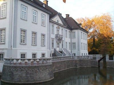 Gartenseitige Fassade mit Terrasse