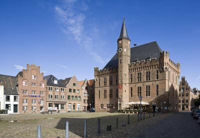 Blick auf Rathaus und Marktplatz