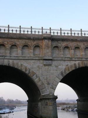 Detail Brücke mit Rundbogenblenden