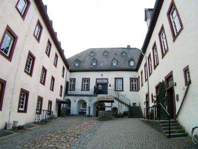 Innenhof Burg Bilstein