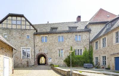 Innenhof der Unterburg, Tor zur Oberburg