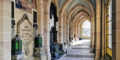 Wandelhalle mit Gruften