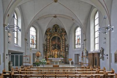 Kircheninnenraum, Blick nach Osten zum Hochaltar
