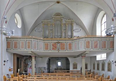 Kircheninnenraum, Blick zur Orgel nach Westen