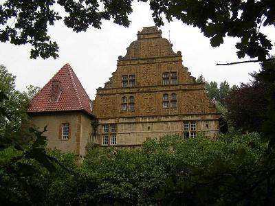 Giebel des Haupthauses Schloss Holtfeld