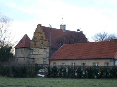 Wohnhaus mit Nebengebäuden