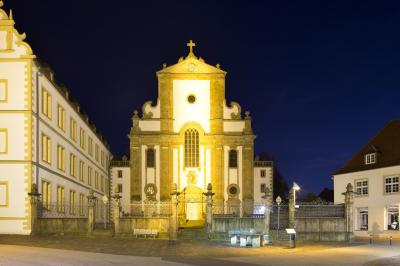 Marktkirche Paderborn erleuchtet bei Nacht