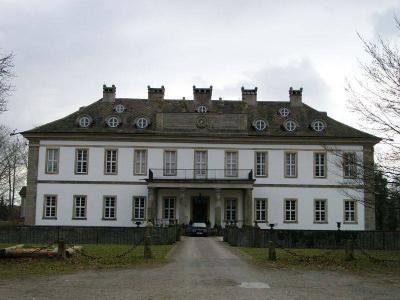Frontalansicht Herrenhaus