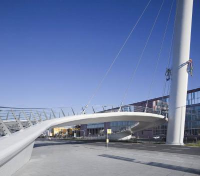 Fußgängerbrücke über die Krefelder Straße