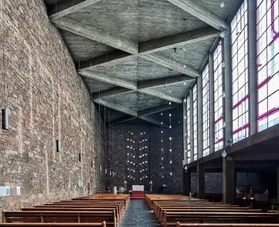Innenansicht mit Blick zum Altar