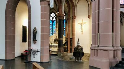 Blick zum Taufbecken in St. Agnes