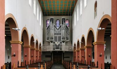 Innenansicht  St. Suitbertus mit Blick nach Westen zur Orgel