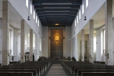 Innenansicht mit Blick zum Altar