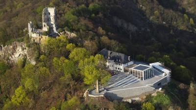 Drachenfelsplateau in Königswinter mit Drachenburg