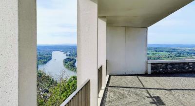 Blick vom Aussichtsbereich auf das Rheintal