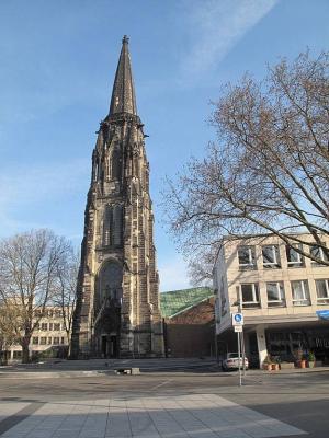 Historischer Glockenturm und Bau aus den 1950er Jahren der Christuskirche Bochum