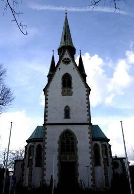Turmfront der Herz-Jesu-Kirche in Halle