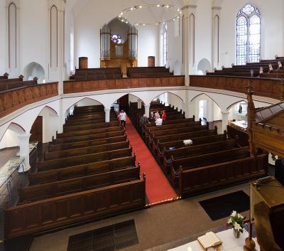 Blick von oben in den Kircheninnenraum