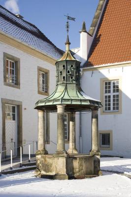 Brunnenhaus im Innenhof