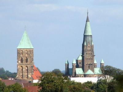 Blick auf die Stadt Rheine mit der Stadtkirche St. Dionysius links und der St. Antonius Basilika rechts