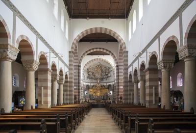 Innenansicht mit Blick nach Osten in den Chor