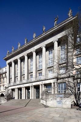 Portikus des Hauptbaus