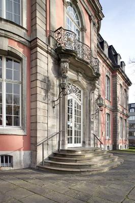 Seitenansicht Eingangsfront Schloss Jägerhof 