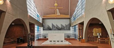 Marmoraltar mit dahinter liegender Orgel