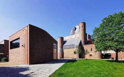 St. Matthäus mit Gemeindezentrum