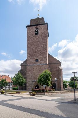 Westansicht mit Turm