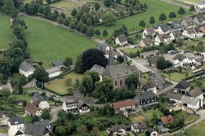 Luftaufnahme St. Martinus in Sundern-Hellefeld