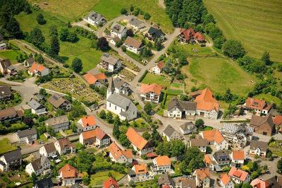 Luftbild St. Vitus in Brilon-Bontkirchen