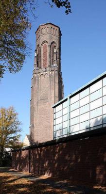 Turm St. Stephan mit Neubau