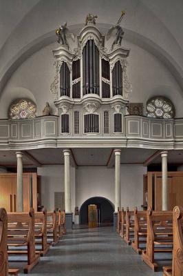 Innenraum St. Kalixtus mit Orgel