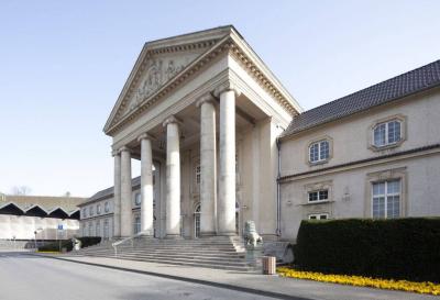 Neues Kurhaus mit Portikus