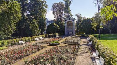 Rosengarten mit Kongressdenkmal