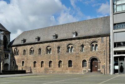 Außenansicht Domkreuzgang am südwestlichen Ende des Katschhofs