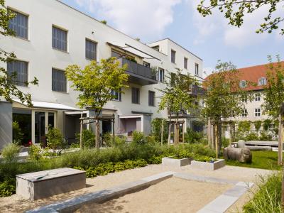 Spielfläche im gemeinschaftlichem Gartenbereich
