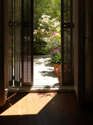 Lichtspiel mit Fensterladen
