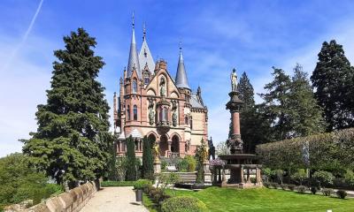 Gartenseite der Drachenburg
