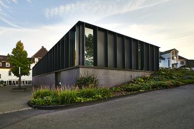 Speisehaus der Vereinten Evangelischen Mission, Ecksituation