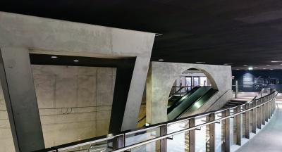 Blick von der oberen Ebene, U-Bahn-Haltestelle Breslauer Platz