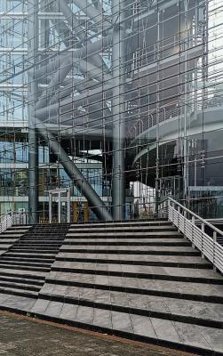 Stadttor Düsseldorf, Treppenanlage