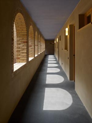 Studentenwohnheim ROM.HOF, Laubengang-Erschließung