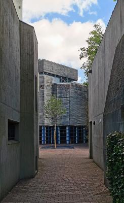 Durchgang zur Heilig Geist Kirche Erkrath