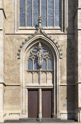Südliches Querhausportal mit Figur Wilhelm I