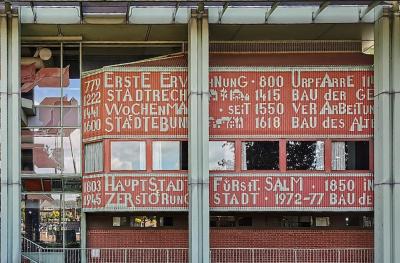 Schriftzüge auf der Fassade