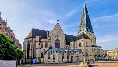 Nordansicht St.-Georg-Kirche mit Anbau von 1980