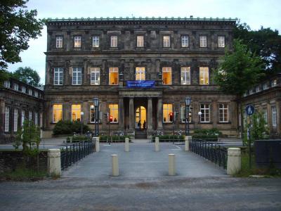 dreigeschossiges Haupthaus